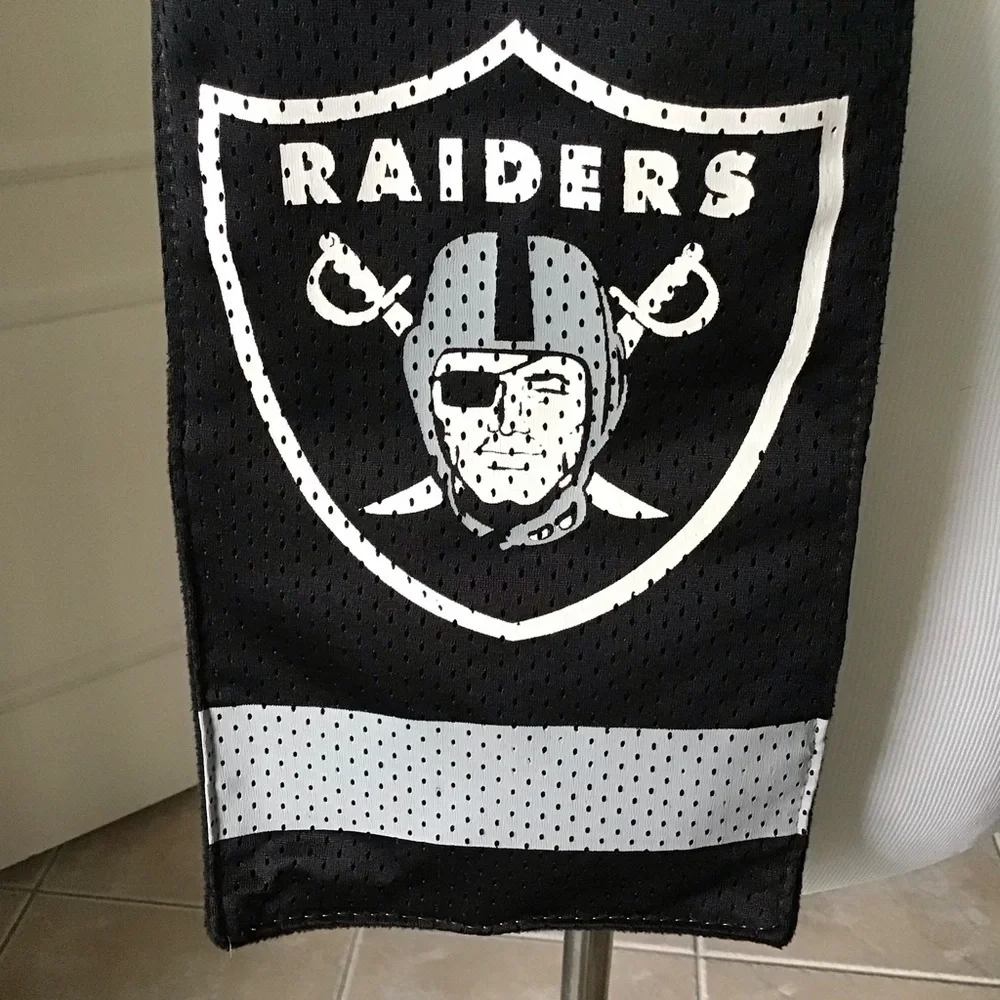 NFL Raiders Football Neck Scarf Muffler Black Fleece Zip Pocket Licensed Vintage